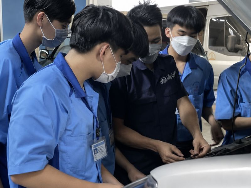 Điều kiện then chốt để bằng trung cấp được công nhận tương đương THPT