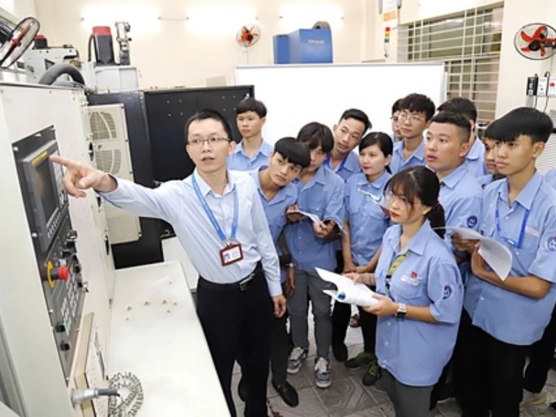 Lộ trình phát triển sự nghiệp và học vấn sau khi tốt nghiệp trung cấp